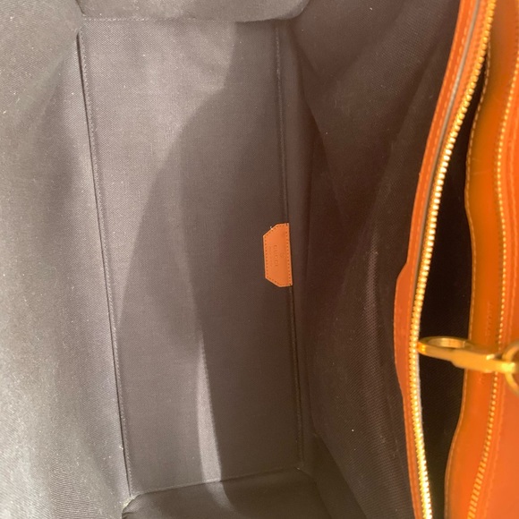 Gucci Tote-Discontinued! - Picture 7 of 14